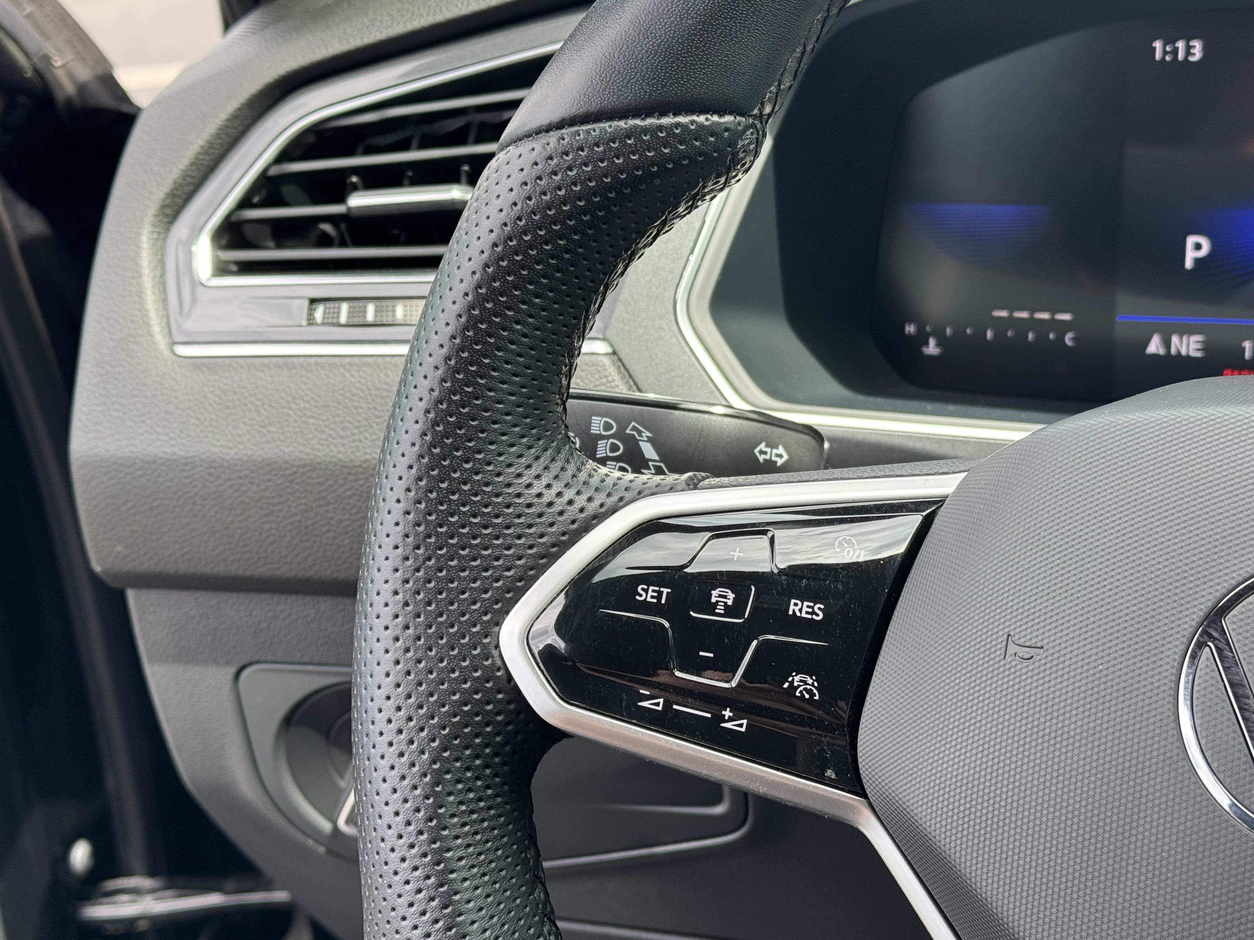 Certified 2023 Volkswagen Tiguan SE R-Line FWD image 19