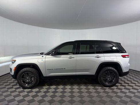 Used 2024 Jeep Grand Cherokee Trailhawk w/ Advanced Protech Group II AWD/4WD image 11