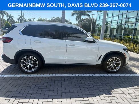 Used 2022 BMW X5 xDrive40i w/ Premium Package AWD/4WD image 3
