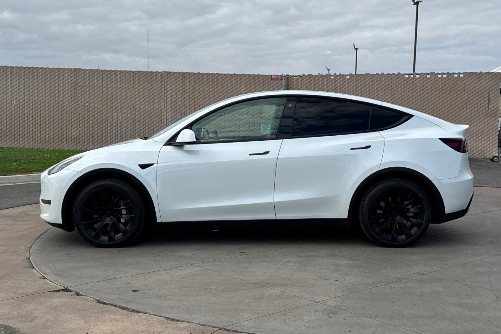 Used 2023 Tesla Model Y Long Range AWD/4WD image 7