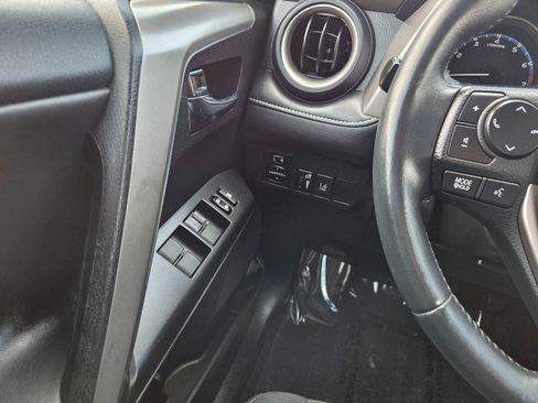 Used 2017 Toyota RAV4 XLE AWD/4WD image 28