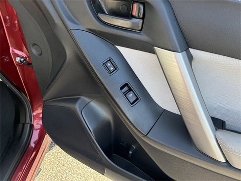 Used 2016 Subaru Forester 2.5i Premium image 33