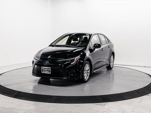 Certified 2024 Toyota Corolla LE image 3