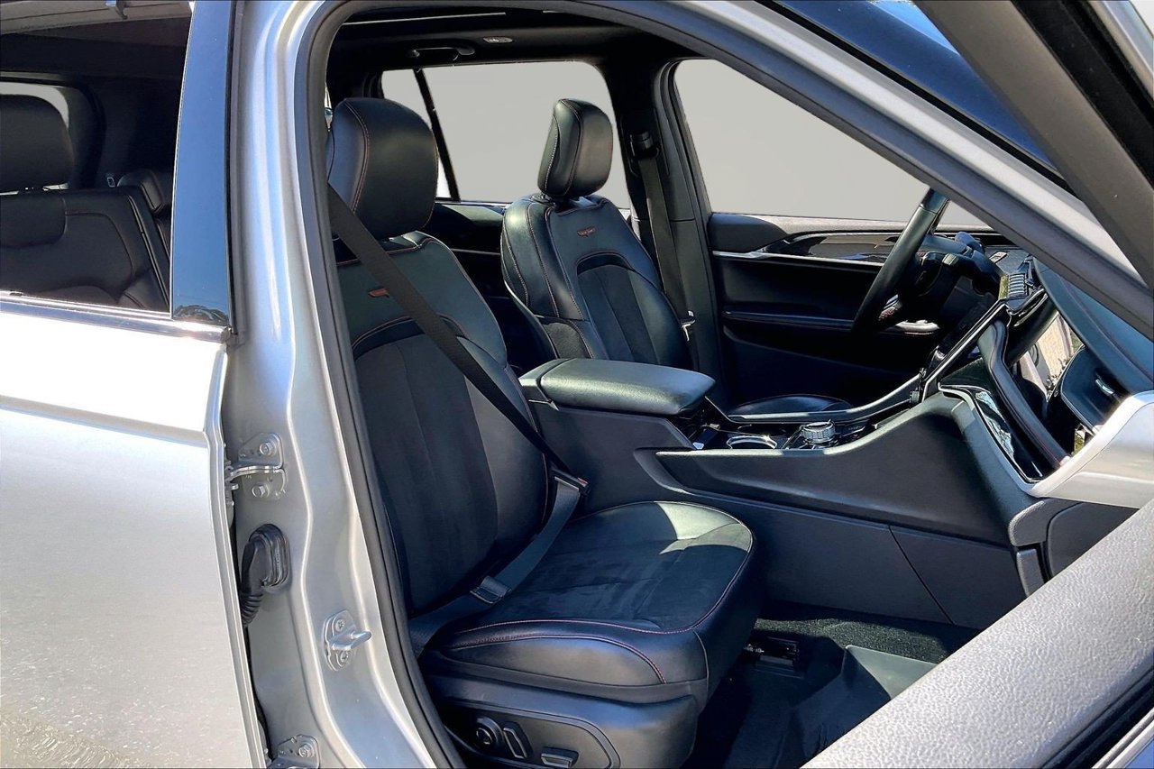 Certified 2022 Jeep Grand Cherokee Trailhawk w/ Luxury Tech Group III AWD/4WD image 24