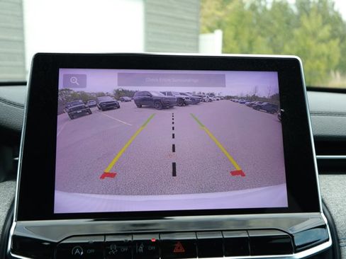 Used 2024 Jeep Compass Latitude image 17