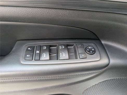 Used 2020 Jeep Grand Cherokee Altitude AWD/4WD image 19