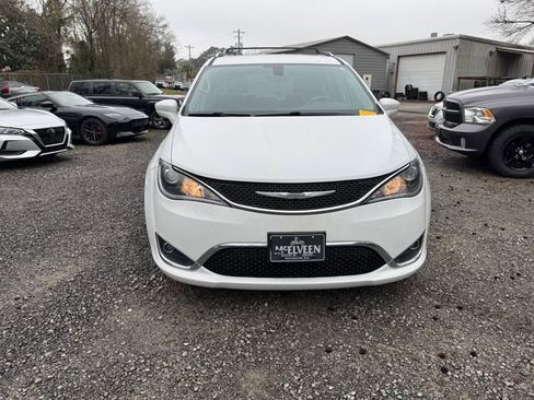 Used 2019 Chrysler Pacifica Touring-L image 3