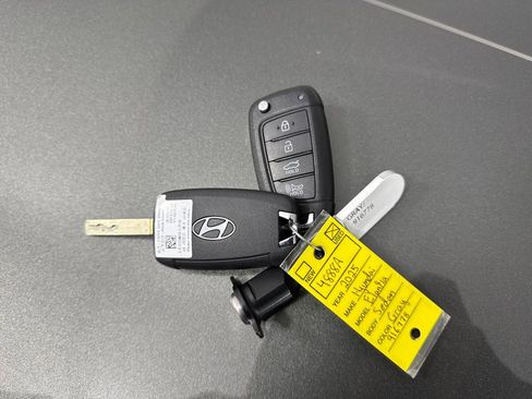 Certified 2025 Hyundai Elantra SE image 27