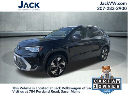 Used 2025 Volkswagen Taos SE w/ Panoramic Sunroof Package