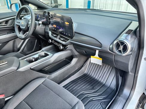 New 2026 Chevrolet Equinox EV LT image 30