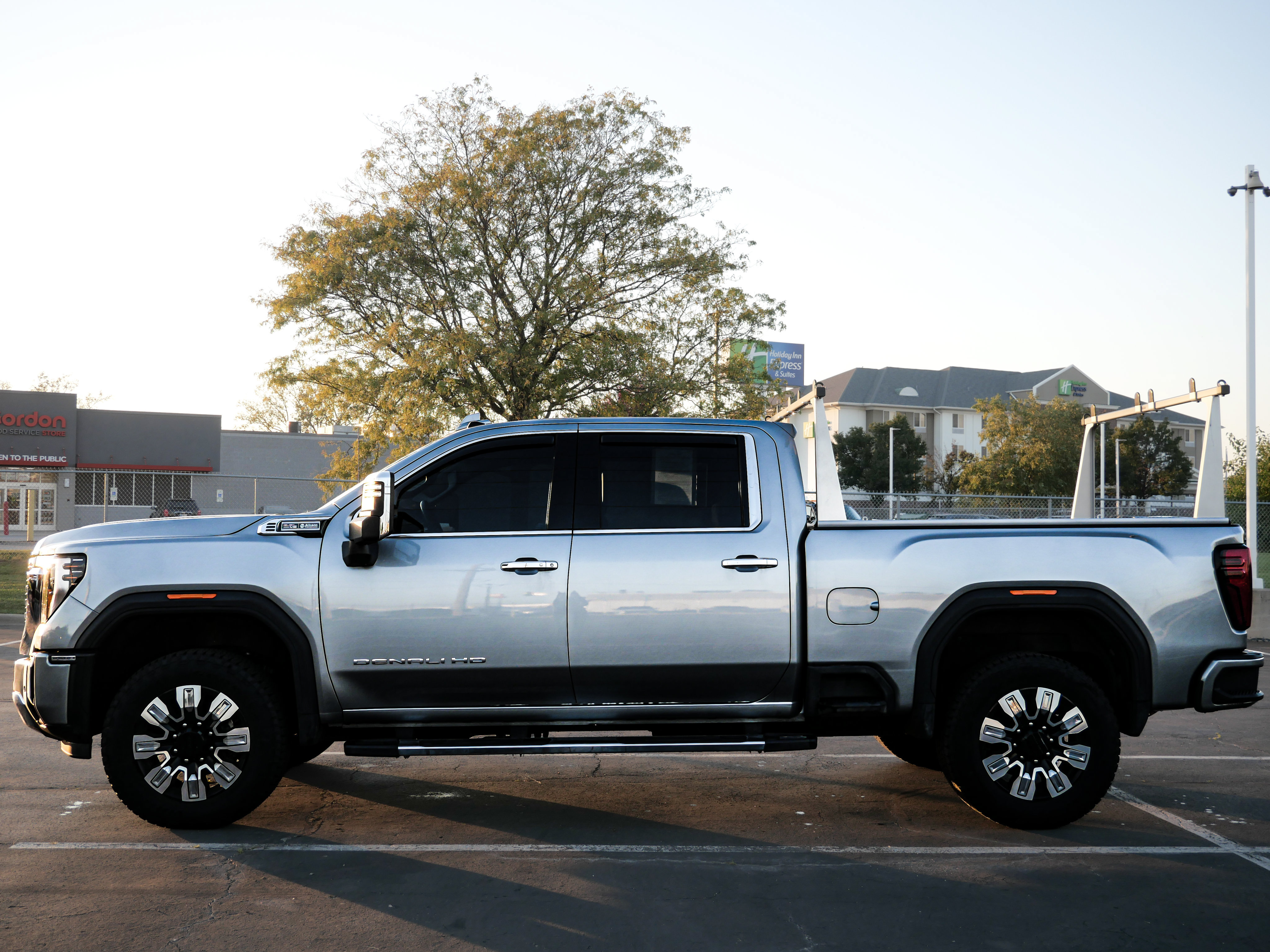 Used 2025 GMC Sierra 2500 Denali w/ Denali Reserve Package AWD/4WD image 6