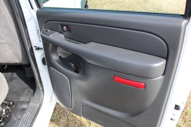 Used 2006 Chevrolet Silverado 2500 W/T w/ Heavy-Duty Power Package AWD/4WD image 28
