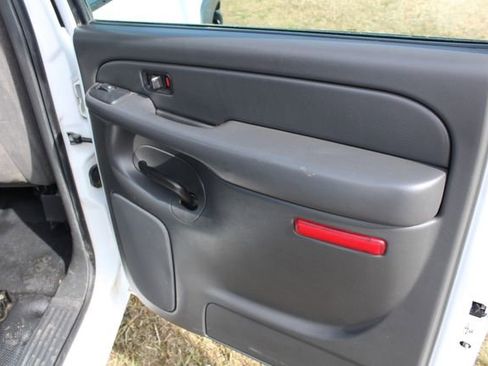 Used 2006 Chevrolet Silverado 2500 W/T w/ Heavy-Duty Power Package image 28