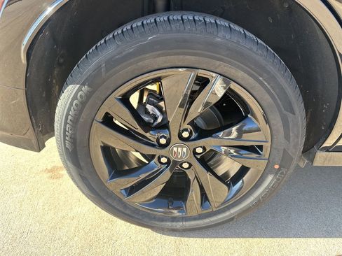 Used 2024 Buick Encore GX Sport Touring image 40