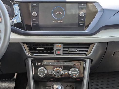 Used 2024 Volkswagen Taos SE w/ Panoramic Sunroof Package FWD image 20