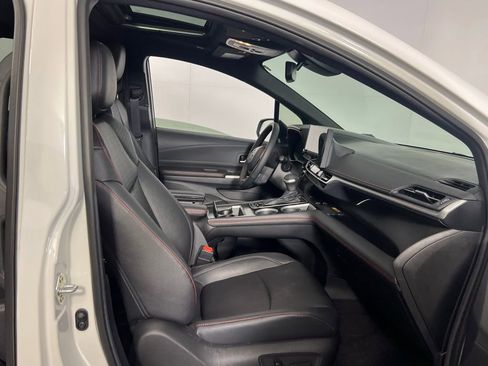 Used 2025 Toyota Sienna XSE image 30