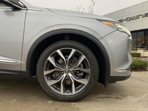 Used 2023 Acura MDX SH-AWD w/ Technology Package image 13