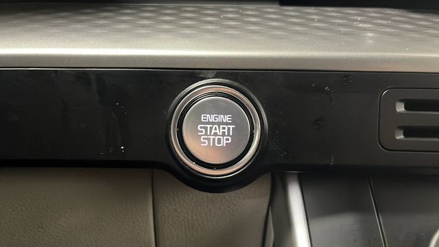 Used 2024 Kia Carnival LX FWD image 34