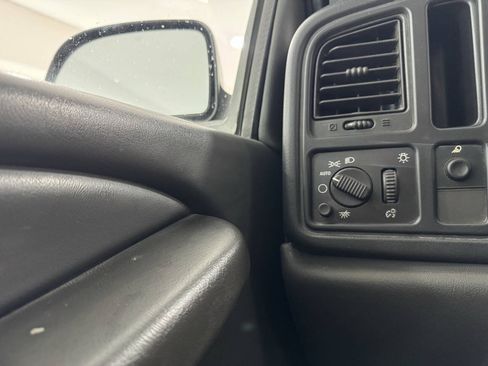 Used 2006 Chevrolet Silverado 2500 W/T w/ Snow Plow Prep Package AWD/4WD image 27