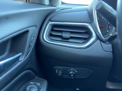 Used 2023 Chevrolet Equinox LT image 16