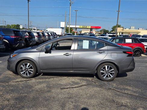 Used 2024 Nissan Versa SV FWD image 4