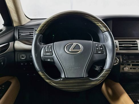 Used 2015 Lexus LS 460 w/ Comfort Package RWD image 18