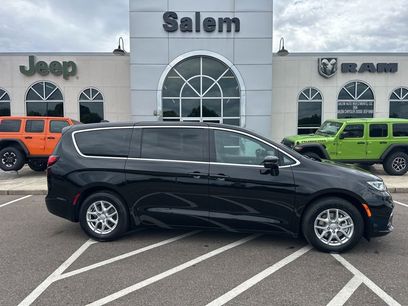 New 2026 Chrysler Pacifica Select