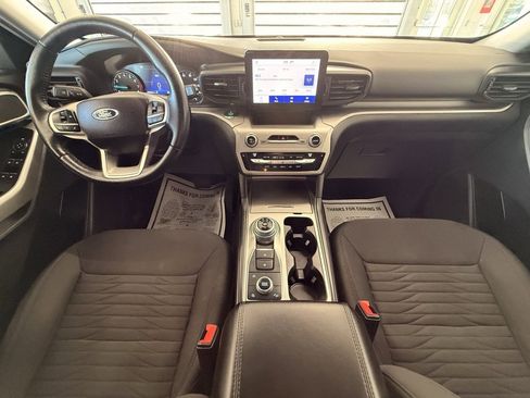 Used 2021 Ford Explorer XLT image 27