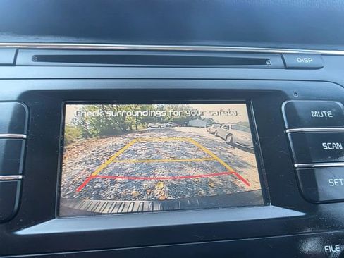 Used 2016 Kia Sedona L image 14