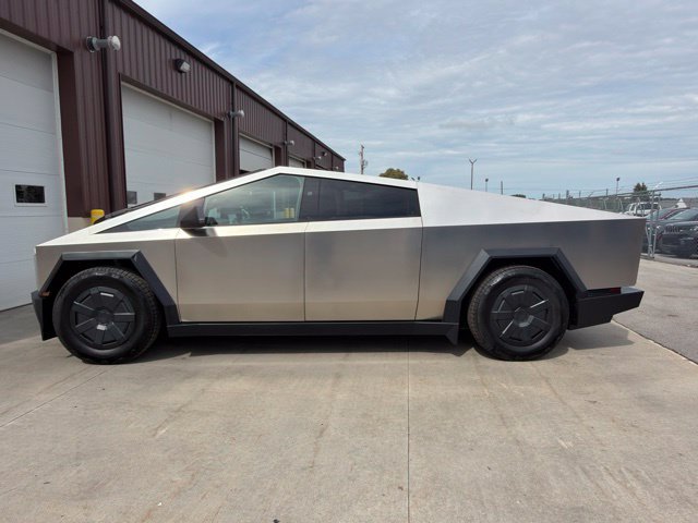 Used 2026 Tesla Cybertruck AWD Crew Cab image 21