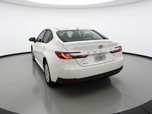 Used 2025 Toyota Camry LE image 6