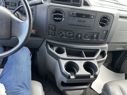 Used 2014 Ford E-250 and Econoline 250 Extended w/ Power Group RWD image 16