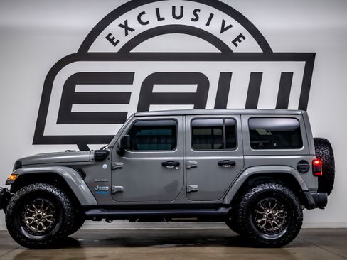 Used 2021 Jeep Wrangler Unlimited Sahara w/ Cold Weather Group AWD/4WD image 5