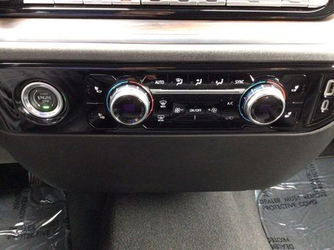 Used 2024 GMC Sierra 1500 SLT image 17