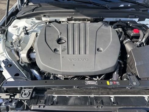 Certified 2025 Volvo V60 B5 Cross Country Plus image 34