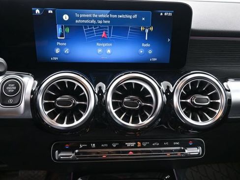 Used 2024 Mercedes-Benz GLB 250 4MATIC image 3