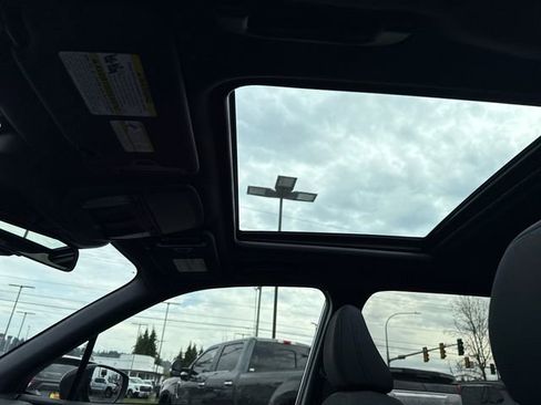 Used 2025 Subaru Forester Premium image 28