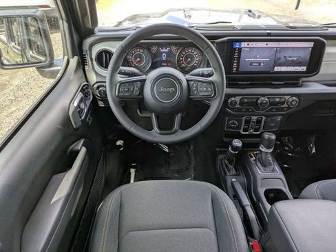 New 2025 Jeep Gladiator Sport AWD/4WD image 16