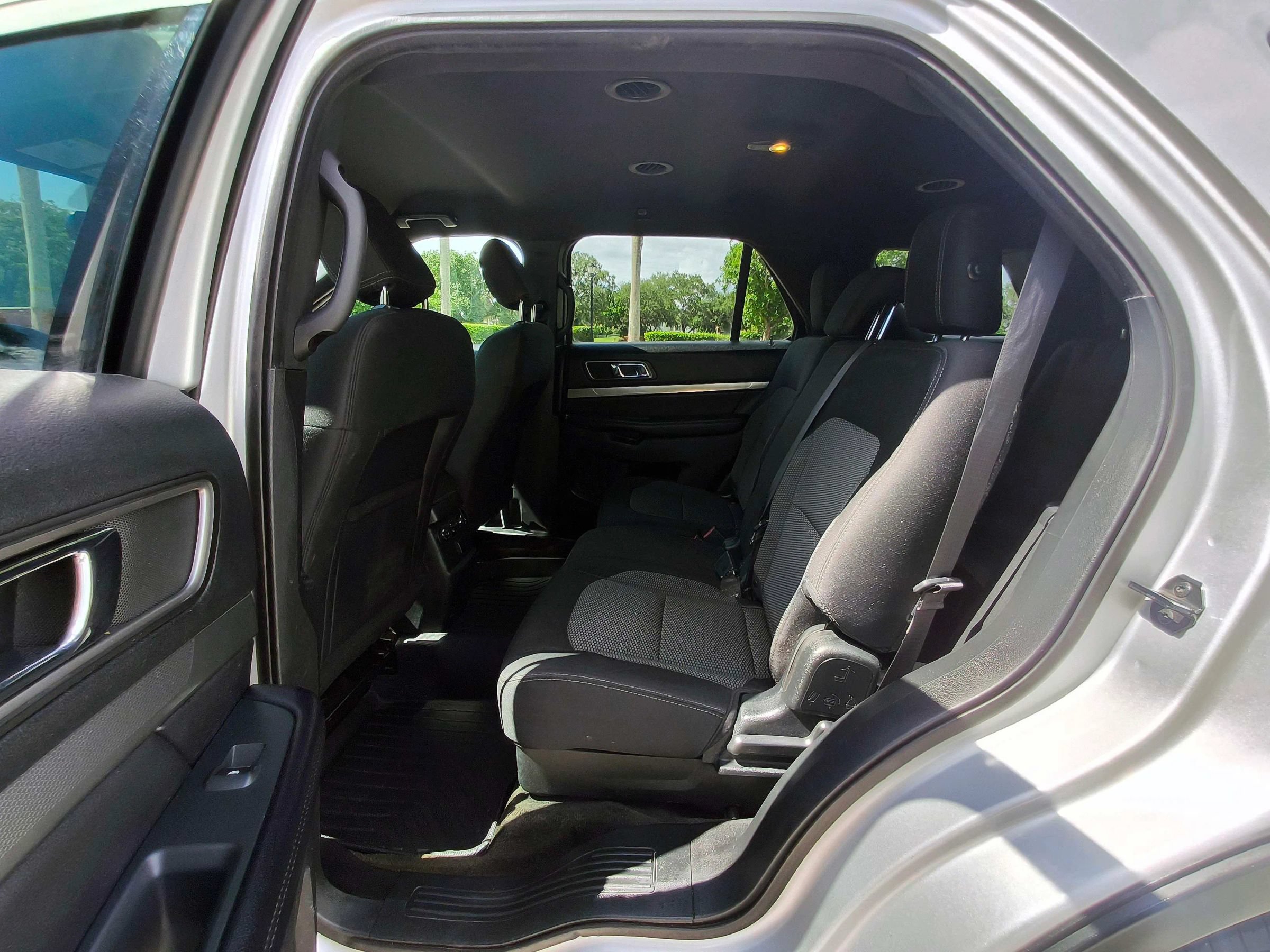 Used 2018 Ford Explorer XLT w/ Equipment Group 201A FWD image 29