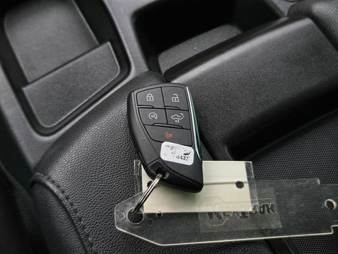 Used 2024 Chevrolet Silverado 1500 LT AWD/4WD image 37
