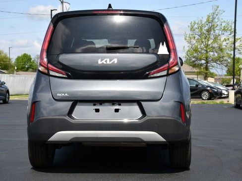 Used 2023 Kia Soul LX w/ LX Technology Package FWD image 6