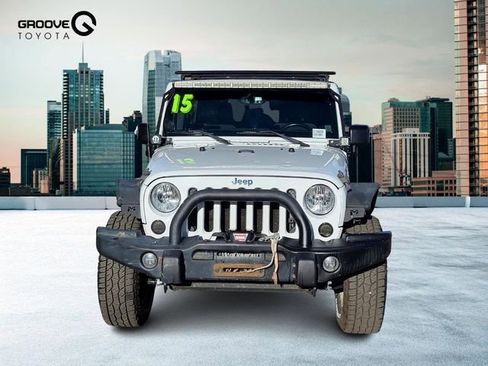 Used 2015 Jeep Wrangler Unlimited Rubicon w/ Connectivity Group image 9