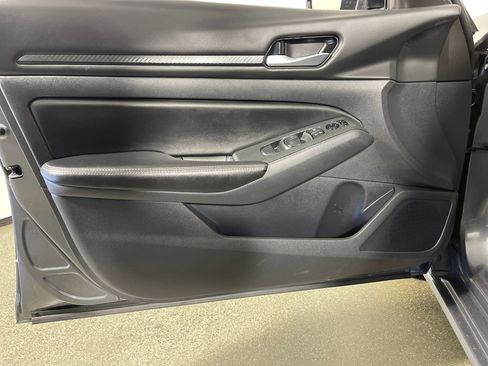 Used 2024 Nissan Altima 2.5 SV image 17