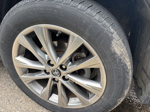 Used 2016 Toyota RAV4 Limited image 2