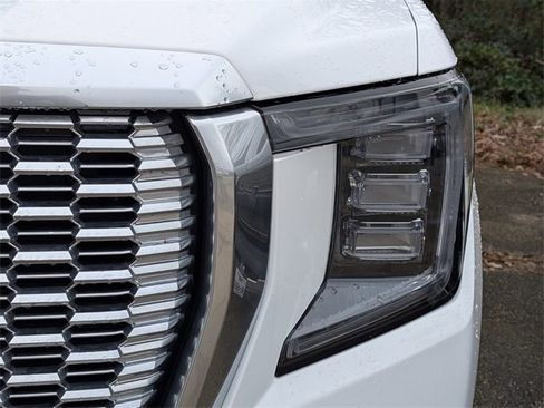 Used 2023 GMC Yukon Denali image 3