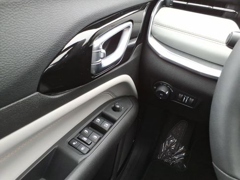 Used 2024 Jeep Compass Limited image 22