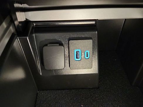 New 2024 Ford Explorer XLT w/ Equipment Group 202A image 20