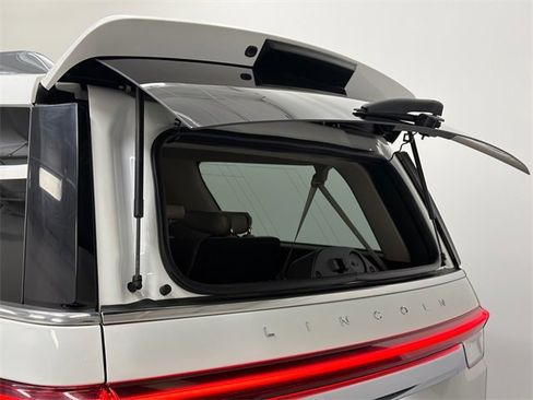 Used 2022 Lincoln Navigator L Reserve image 8