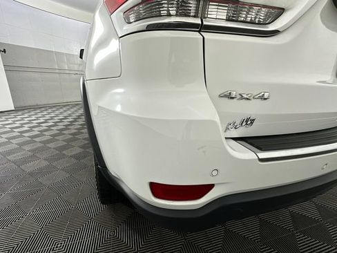 Used 2017 Jeep Grand Cherokee Limited w/ Luxury Group II AWD/4WD image 30