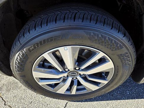 Certified 2025 Nissan Pathfinder SL image 13